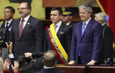 Daniel Noboa jura como presidente de Ecuador