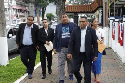 Denuncian a ministro de Seguridad y director de la Policía