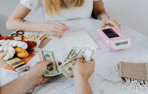 10 consejos para mejorar la forma en la que gastas tu dinero