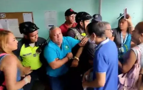 Detienen al dirigente magisterial Diógenes Sánchez 