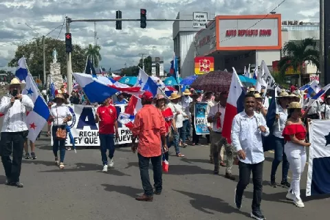 Educadores del Oeste y Herrera se mantienen en huelga