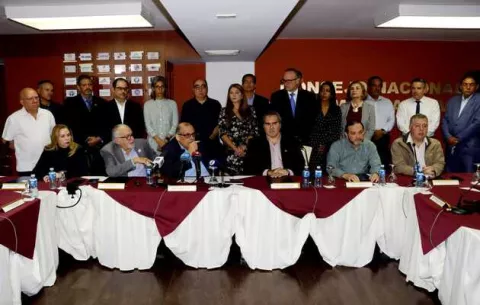 Empresarios piden al gobierno hacer cumplir la ley 