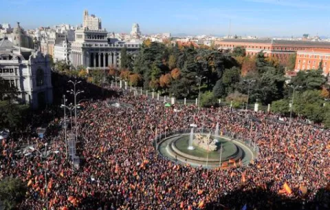 Multitudinaria protesta en Madrid contra la ley de amnistía