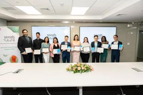 Estudiantes panameños culminan curso de tecnología