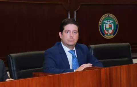  Federico Alfaro renuncia al cargo de ministro del MICI