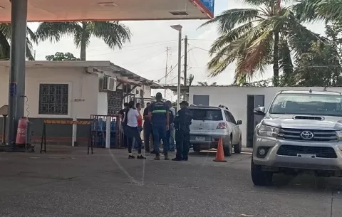 Antisociales ingresan a gasolinera en Arco Iris, Colón