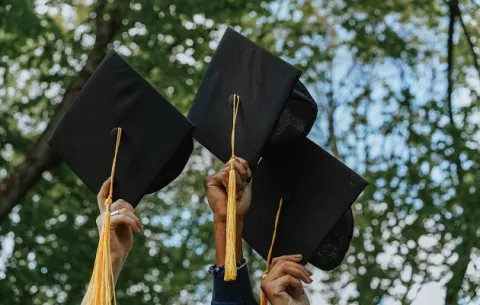 Promoción 2023, una generación golpeada por las crisis 