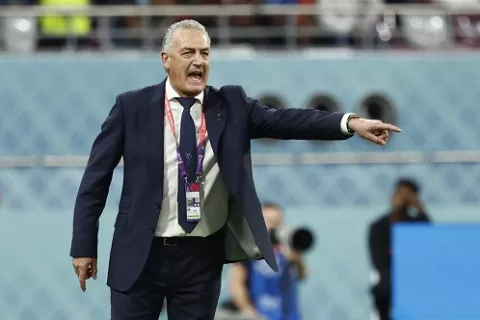Gustavo Alfaro debutará con Costa Rica en serie con Panamá