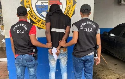 ¡Insólito! Hombre en Colón intenta quemar a su pareja