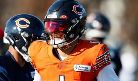 Bears recuperan al estelar Justin Fields