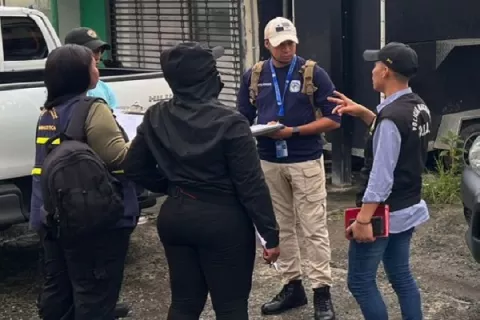 Asesinato en las escaleras del edificio Begonia en La Feria