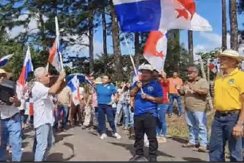 Comunidad de Chepo en La Villa se une a las protestas