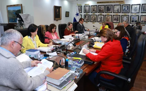Magistrados llevan 42 horas sesionando sobre contrato minero