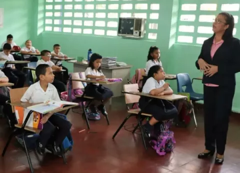 Meduca tiende puente a educadores para retorno a clases