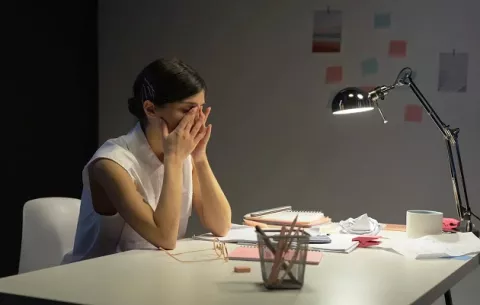 Agotamiento laboral excesivo golpea a trabajadores panameños