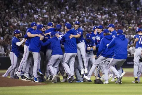 Rangers de Texas ganan la Serie Mundial en las Grandes Ligas
