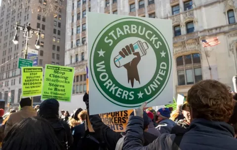Sindicato de Starbucks convoca huelga el día de mayor venta