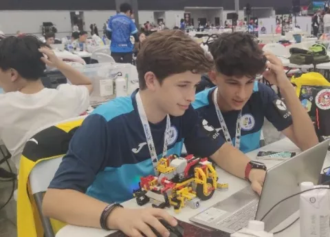 'Conectando al mundo' a través de la educación STEAM 