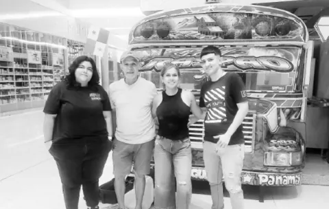 Susan Elizabeth Castillo cierra su negocio de raspados