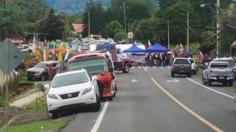 Comunidad de Tierras Altas secuestrada por las protestas 