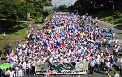 UP entrega documento a la CSJ en rechazo al contrato minero