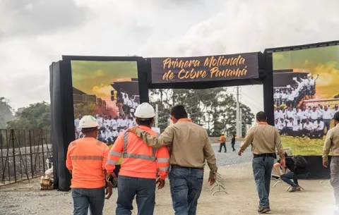 Mineros se declaran en alerta para defender sus empleos