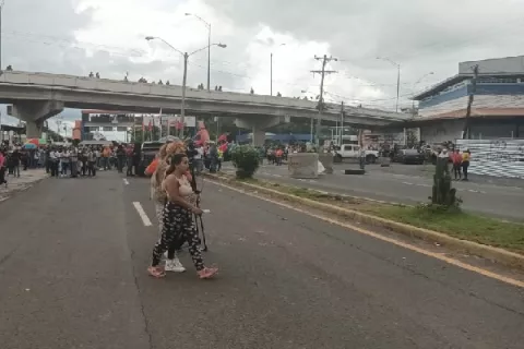 Bases de Santiago y Ojo de Agua mantienen el cierre de vías