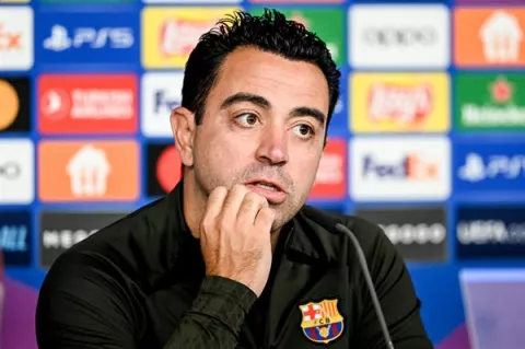 Xavi dice que su proyecto en el Barça se encuentra por mitad