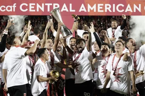 Alajuelense y panameño Góndola, ganan Copa Centroamericana