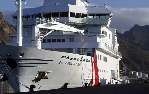 Barco español rescata a 6 marinos del buque panameño Guana
