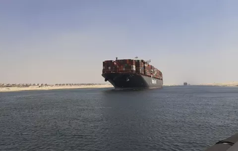 Buques, uno de bandera panameña, son atacados en el Mar Rojo