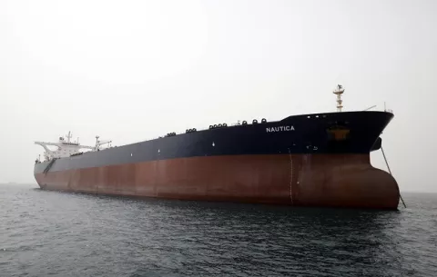 Más navieras suspenden paso de  buques por el Mar Rojo