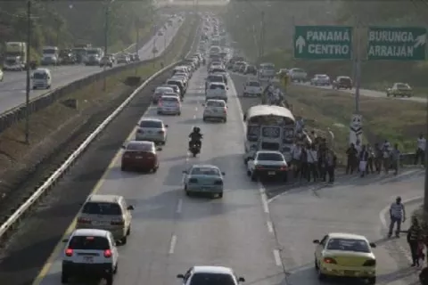 Cierran carriles en vía Centenario a la altura de Burunga