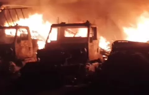 Camiones con mercancía se incendian en Colón 
