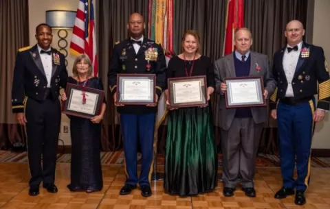 Soldados de EE.UU. reciben medalla por invasión a Panamá
