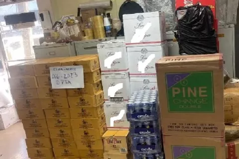 Ejecutan dos decomisos de licores y cigarrillos en Colón