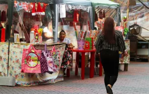 Confianza del consumidor mantiene una tendencia a la baja