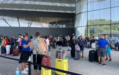 Unos 6,000 turistas llegan en dos cruceros al Puerto Amador