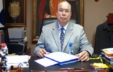 Lau sorprende con contrato de $58 millones para la recolección de desechos