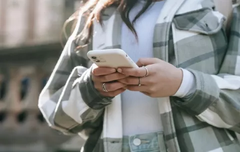 Rusia prohíbe por ley el uso del celular durante las clases