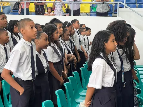 335 alumnos se gradúan de programa antipandilllas en Colón