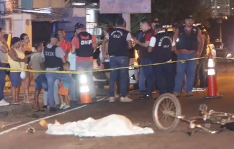 Matan a mujer mientras manejaba bicicleta; asesinan a menor