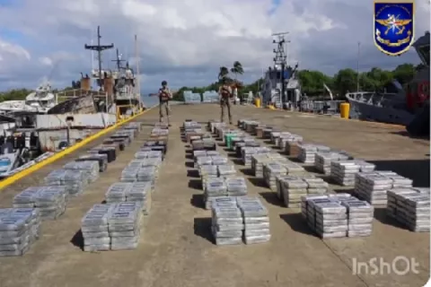 Capturan a 4 ciudadanos en una lancha rápida con 80 sacos