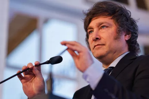 Milei lanza un plan para reconstruir la economía argentina
