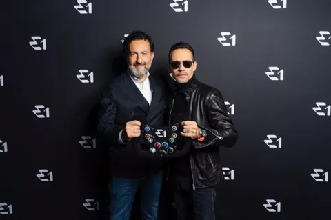 Marc Anthony adquiere un equipo de botes de carreras 