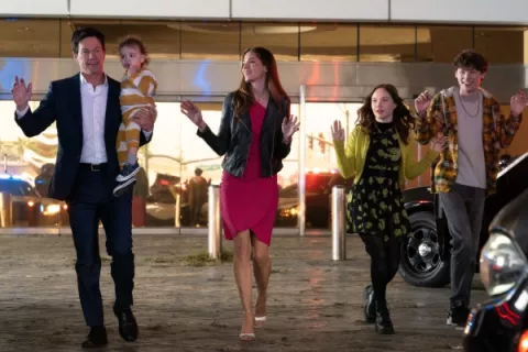 Mark Wahlberg vive una doble vida en 'The Family Plan'