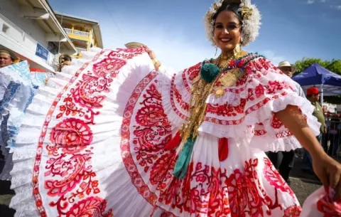 Todo listo para el Desfile de las Mil Polleras