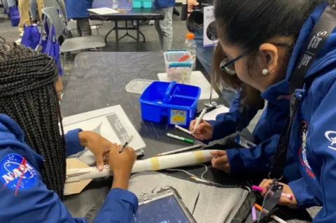 Niñas panameñas se graduaron en la NASA