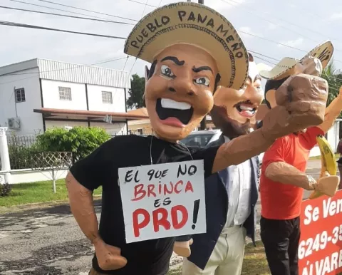 Conflicto minero, tema de Muñecos de Año Viejo en Chame