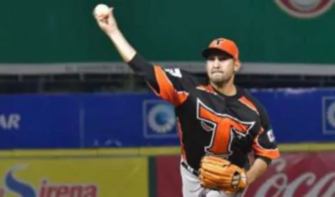Paolo Espino no pudo contra los Tigres